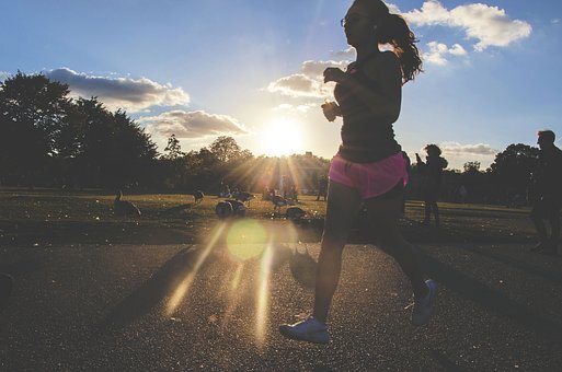 https://cdn.pixabay.com/photo/2017/08/05/12/25/people-2583159__340.jpg