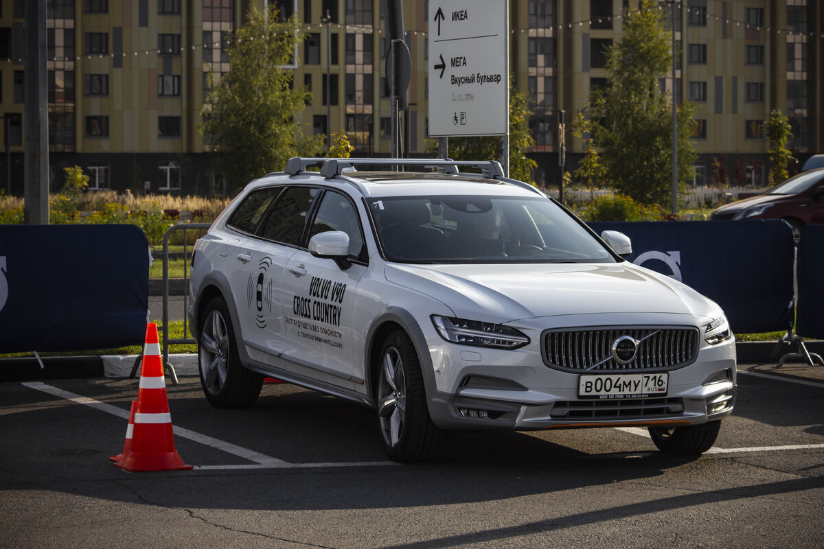 Блин, ну классный же дизайн! Длинный, низкий и плоский. Очень стильно.