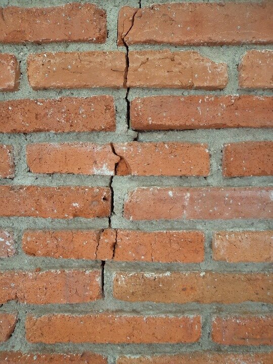 https://pixabay.com/photos/brick-crack-cut-construction-215779/