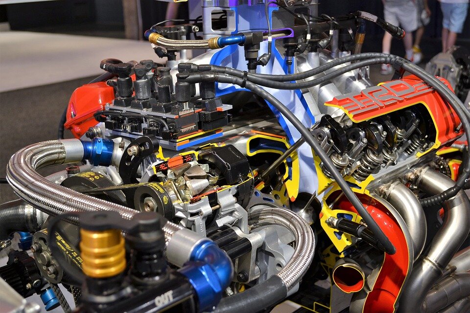 https://cdn.pixabay.com/photo/2017/09/21/02/19/race-car-engine-2770373_960_720.jpg