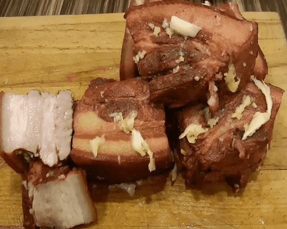 Сало варенное в луковой шелухе. Рекомендую с горчицей!