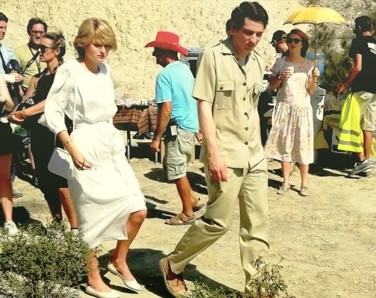 Эмма Коррин и Джош о'Коннор в образах принцессы Дианы и принца Чарльза 