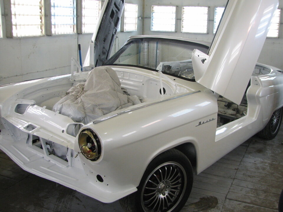 Кабриолет BMW 6 стилизовали под ГАЗ-21 "Волга"