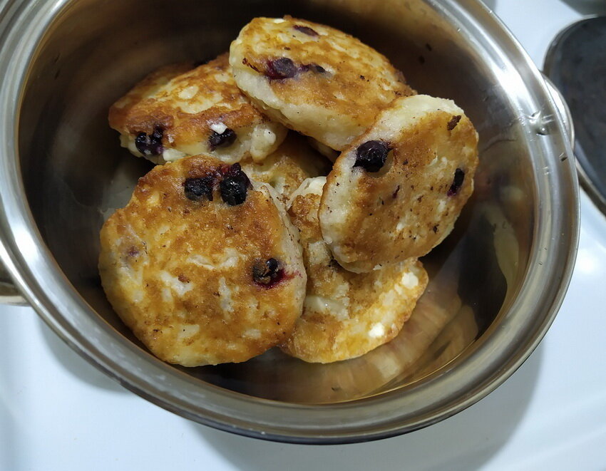 Они очень вкусные и буквально тают во рту. Извините, что не выложила на красивое блюдо). 