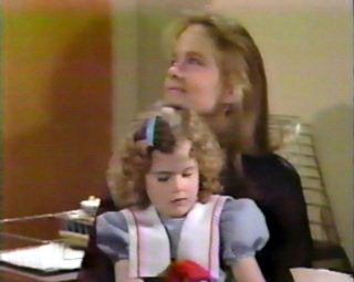 Кристанна Локен в сериале «Как вращается мир». Кадр из сериала