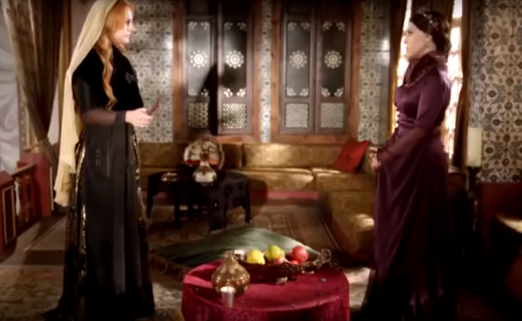 кадр из сериала "Великолепный век"  