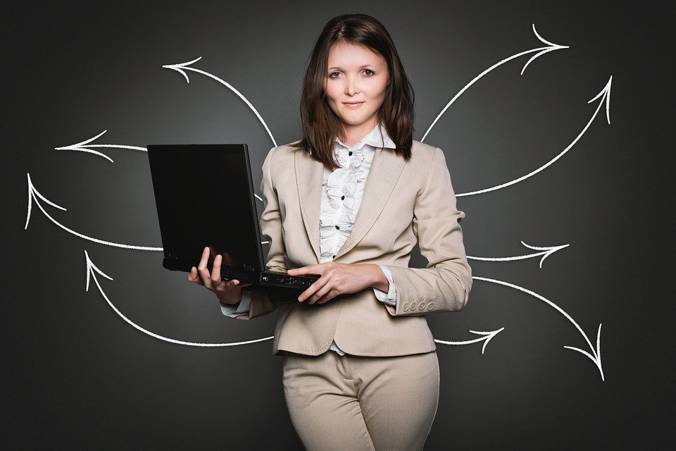 https://cdn.pixabay.com/photo/2017/08/30/17/26/analytics-2697949_960_720.jpg
