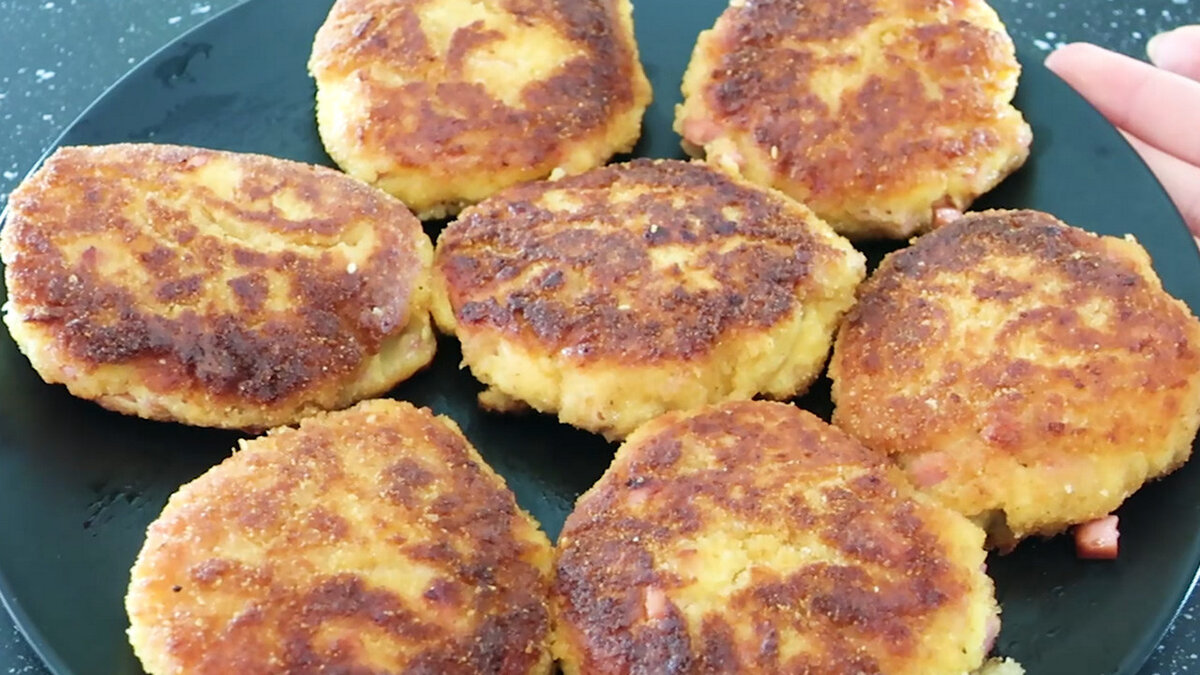 Котлеты с сосисками и сыром