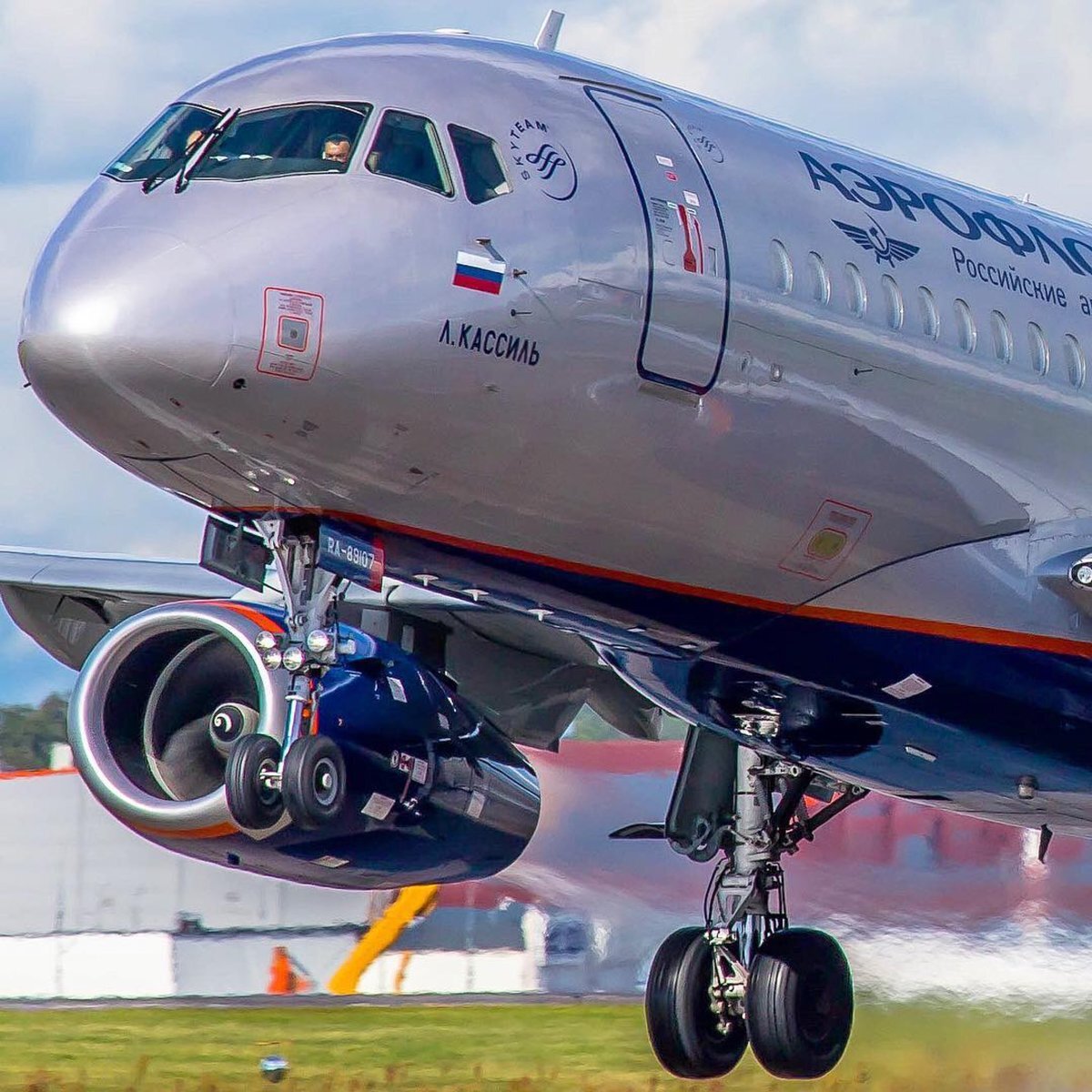 Самолет sukhoi superjet 100 картинки