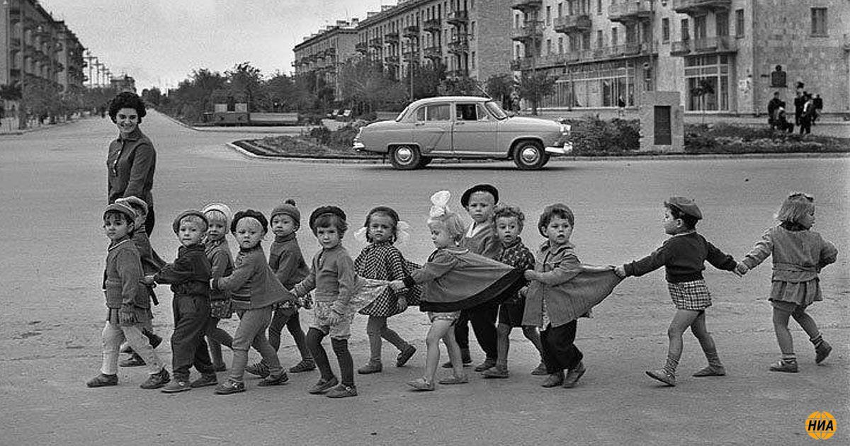 Уходит детство остановите в какие города. Детство СССР 80е. Счастливые советские дети. Счастливое советское детство. Советские дошкольники.