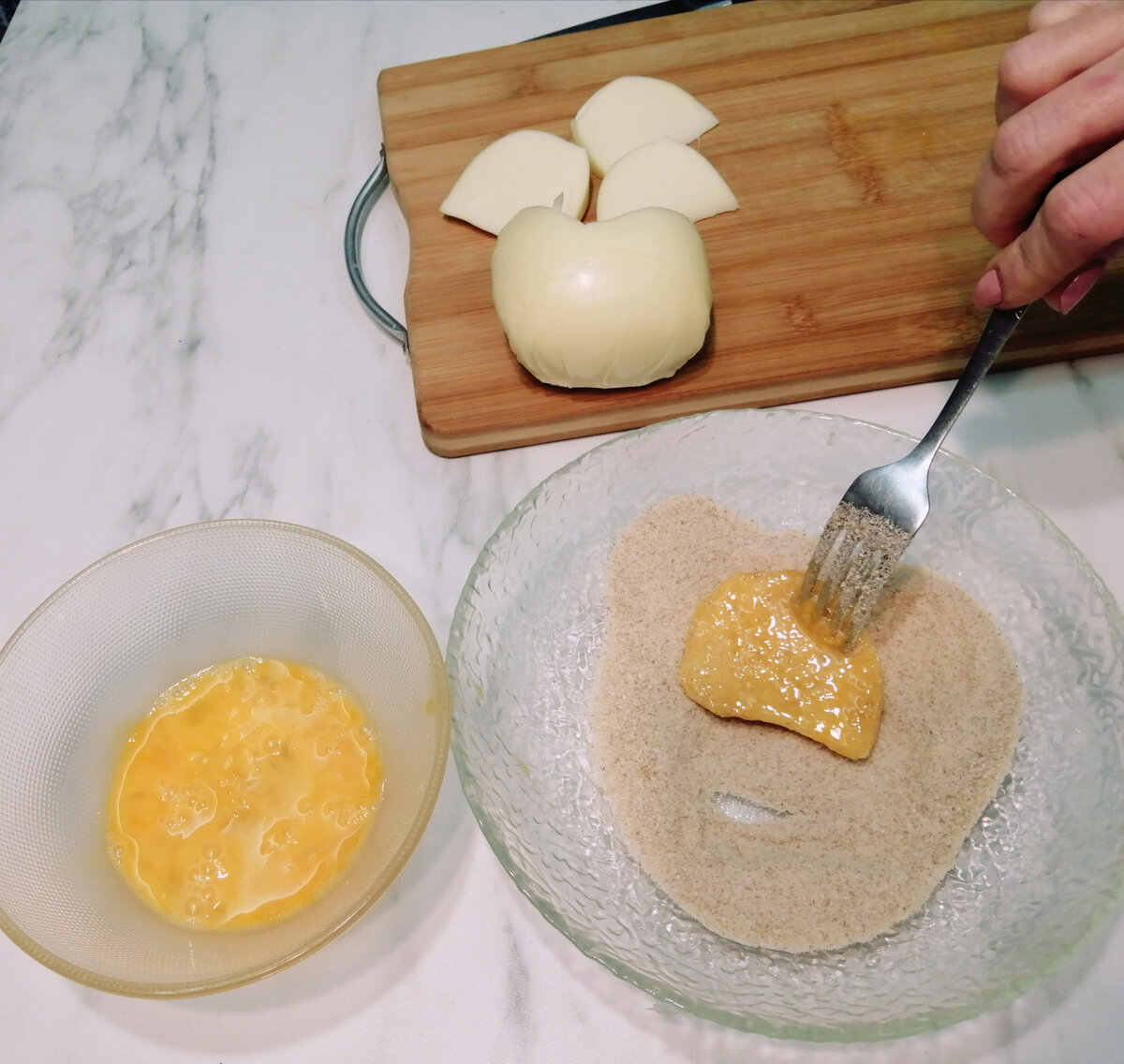 Жареный сулугуни. А вам в какой панировке нравится больше?