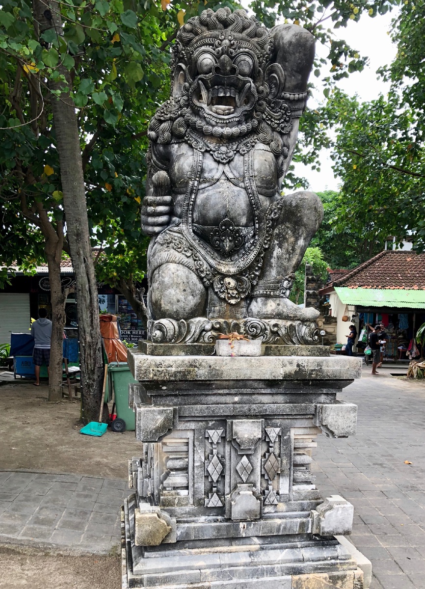 Статуя мифического животного 