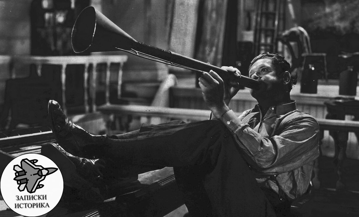 музыкальный инструмент "базука"