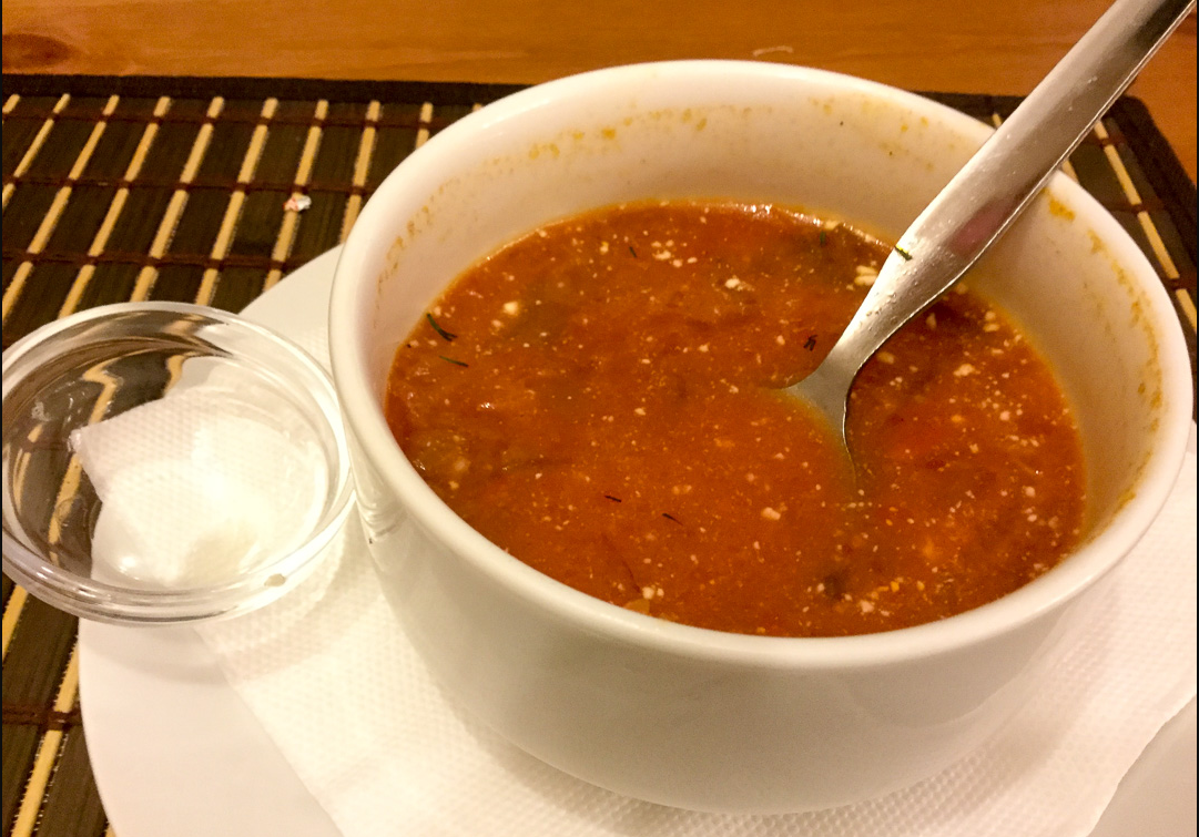 Борщ был неплох  Хотя я люблю побольше сметаны, и чтоб шматком !