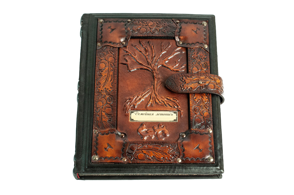 Одна из Семейных летописей, выполненная на заказ.