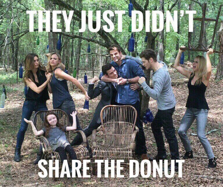 они просто не поделили пончик