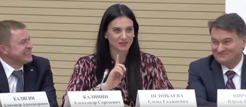 Исинбаева рассказывает о важности конституции. 