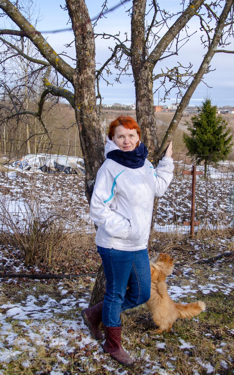 март 2019, деревня, у своего дома