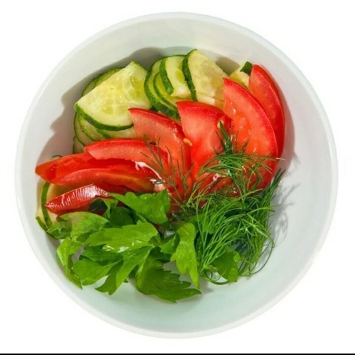 Салат из свежих помидоров и огурцов