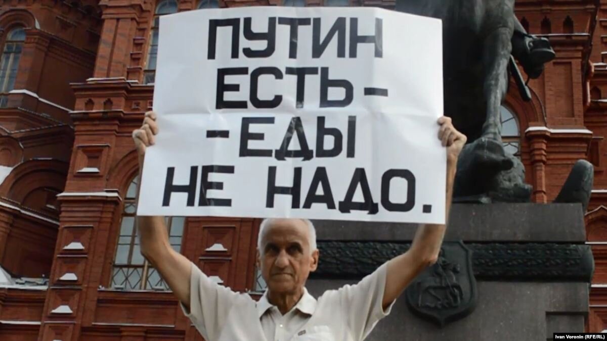 Памятника, который мы видим на этом фото уже нет) Источник: https://24tv.ua/