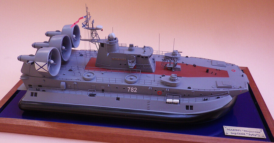 Автор работы - Антон Празукин, самоделка 1:200