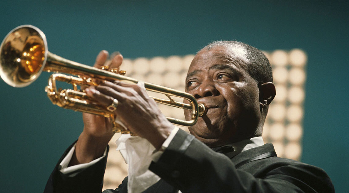 Еще у него было прозвище Satchmo, из-за большого рта.