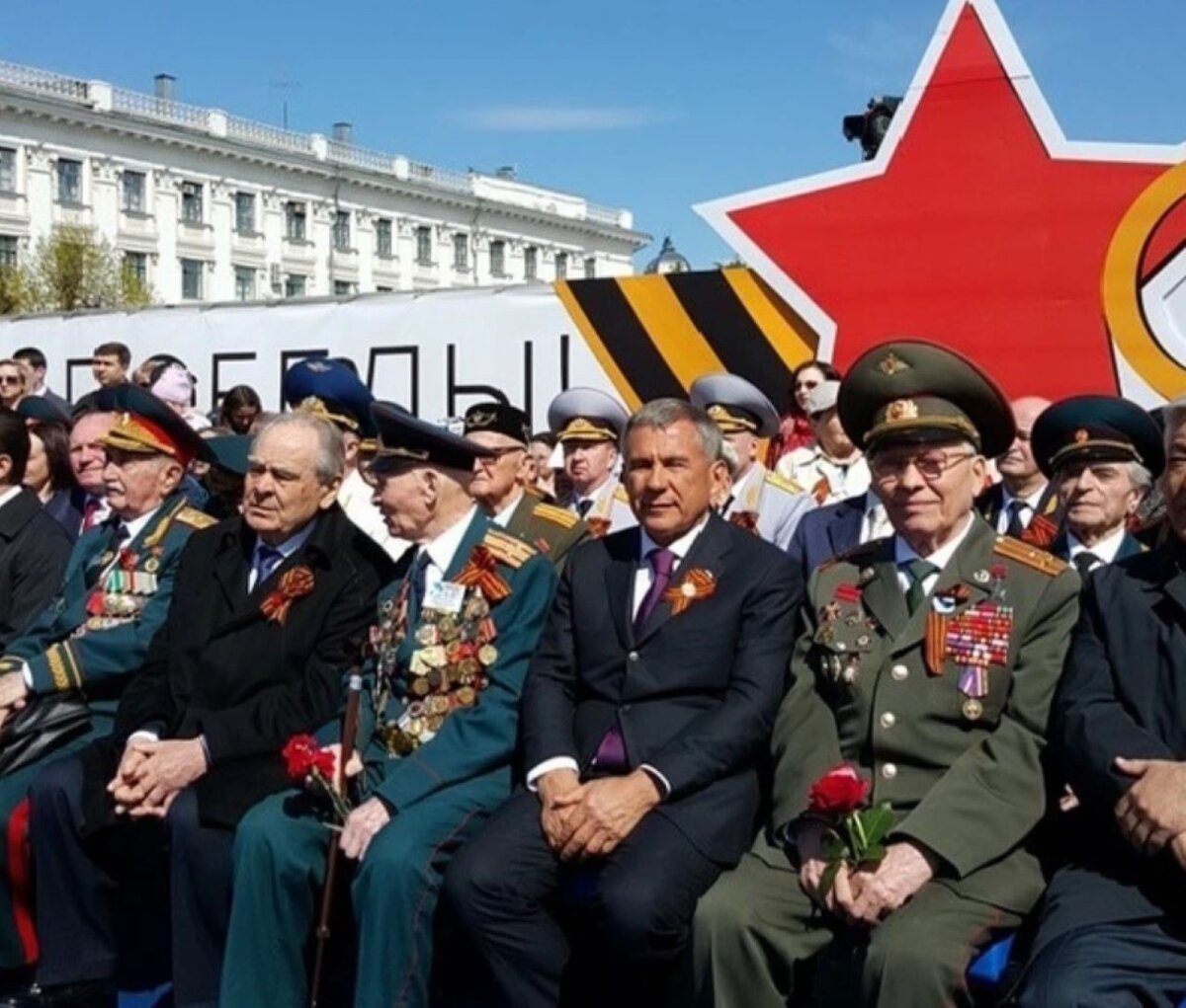 Фото с сайта Президента РТ в дент празднования 70-летия Победв в ВОВ