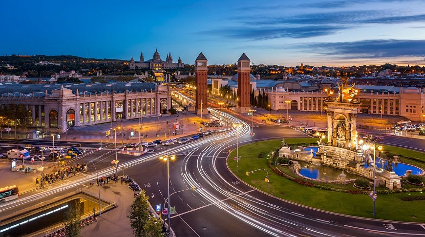 Города которые нужно посетить. Барселона город. Barcelona Montjuic Mount. Ночная Барселона город в Испании. Гуди город Испания.