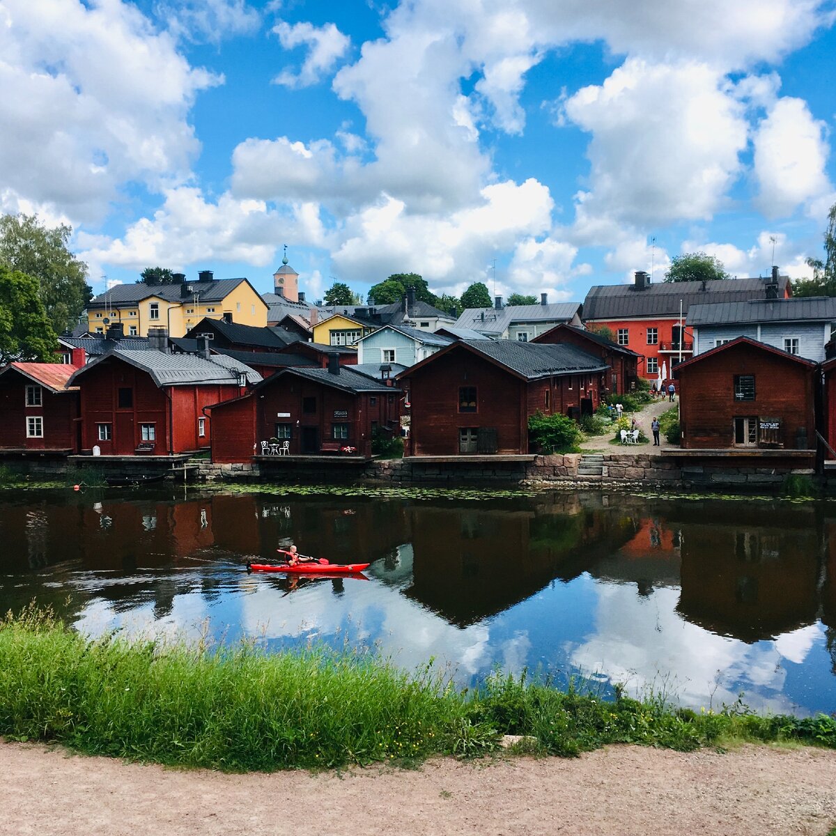 Бывшие торговые склады на берегу Порвоонйоки