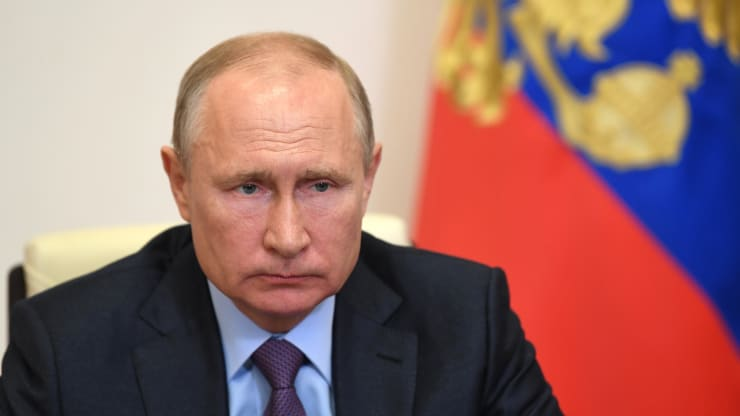 Президент России Владимир Путин провел совещание, посвященное поддержке авиационной промышленности и авиаперевозок в своей загородной резиденции в Ново-Огарево, недалеко от Москвы, 13 мая 2020 года.