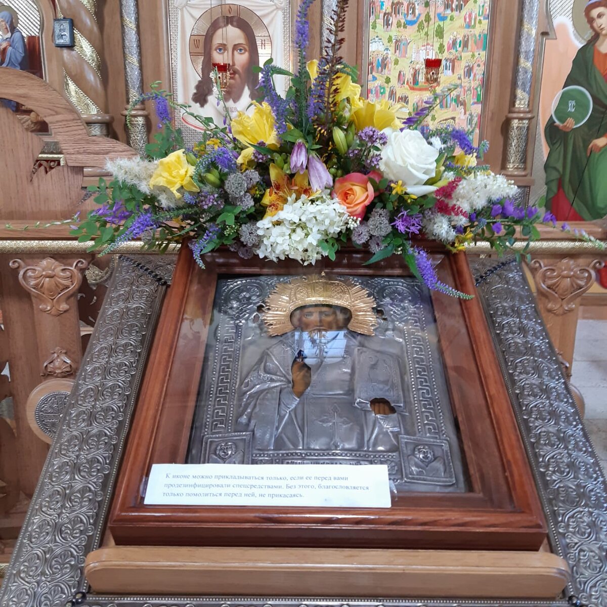 Цветы для Божией Матери: в Ново-Тихвинской обители встретят Тихвинскую икону дорогой из цветов