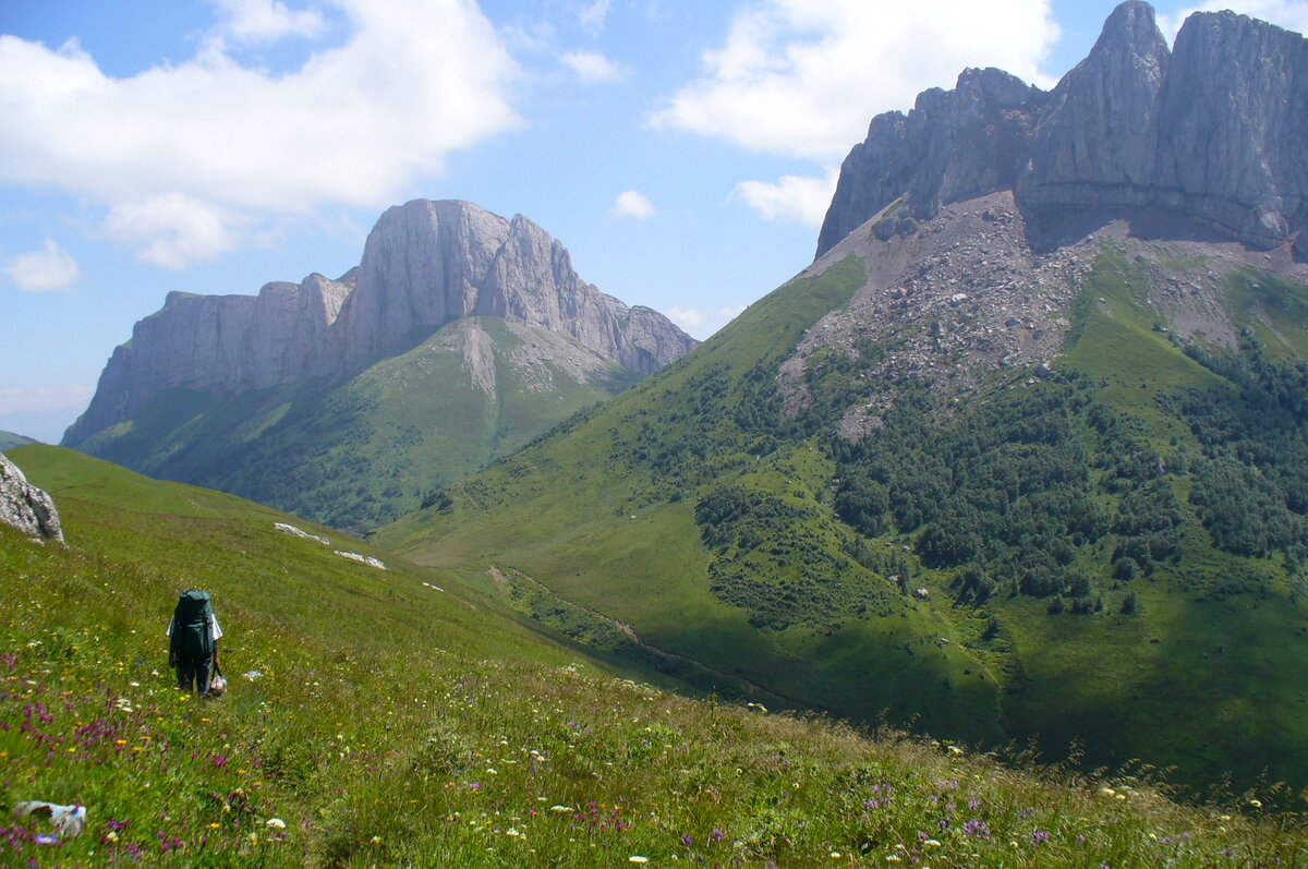 Скалистая вершина Курочка в Крыму