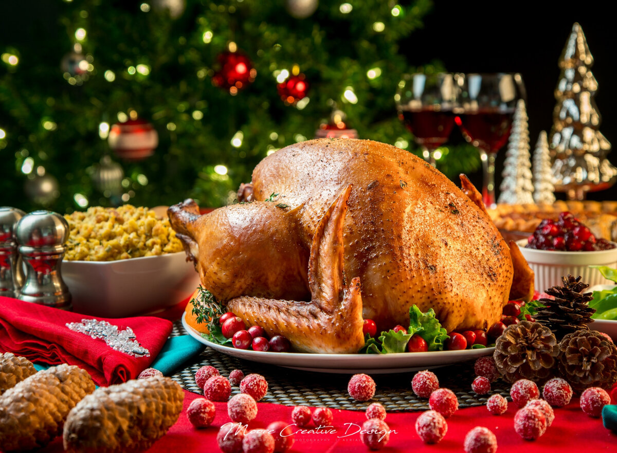 Источник https://img4.goodfon.ru/original/1920x1408/f/7c/stol-prazdnik-indeika-kliukva-bliuda-ugoshchenie.jpg