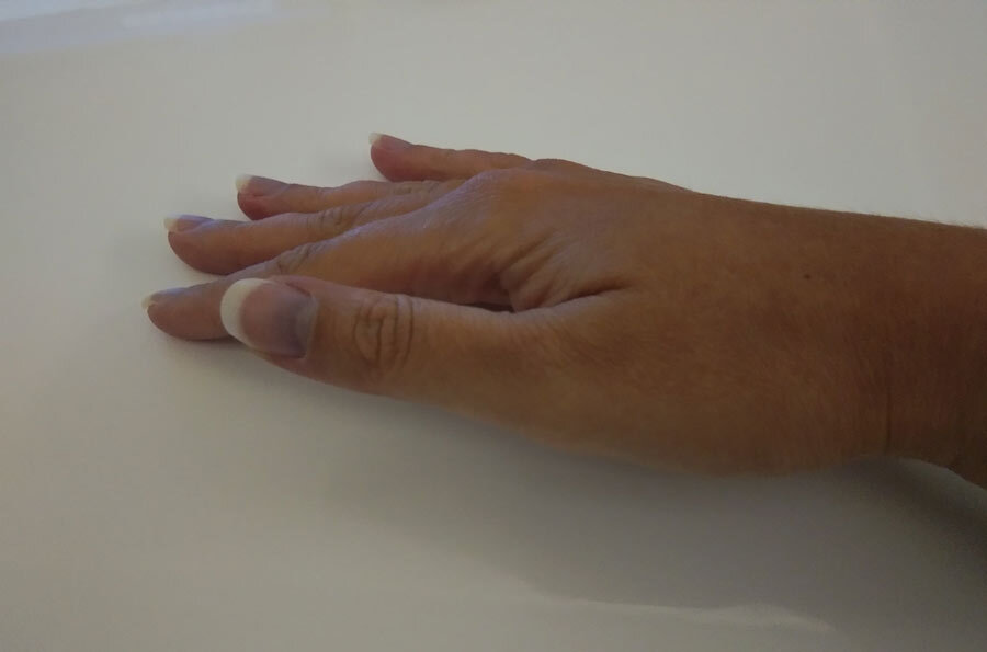 Это вовсе не синий лак, это я замерзла так)