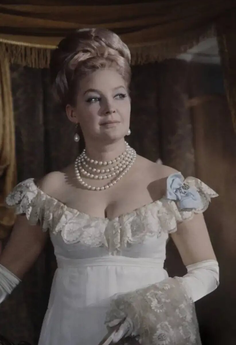 Ирина Скобцева в образе Элен Курагиной, "Война и мир", 1967 год, Источник: Яндекс картинки