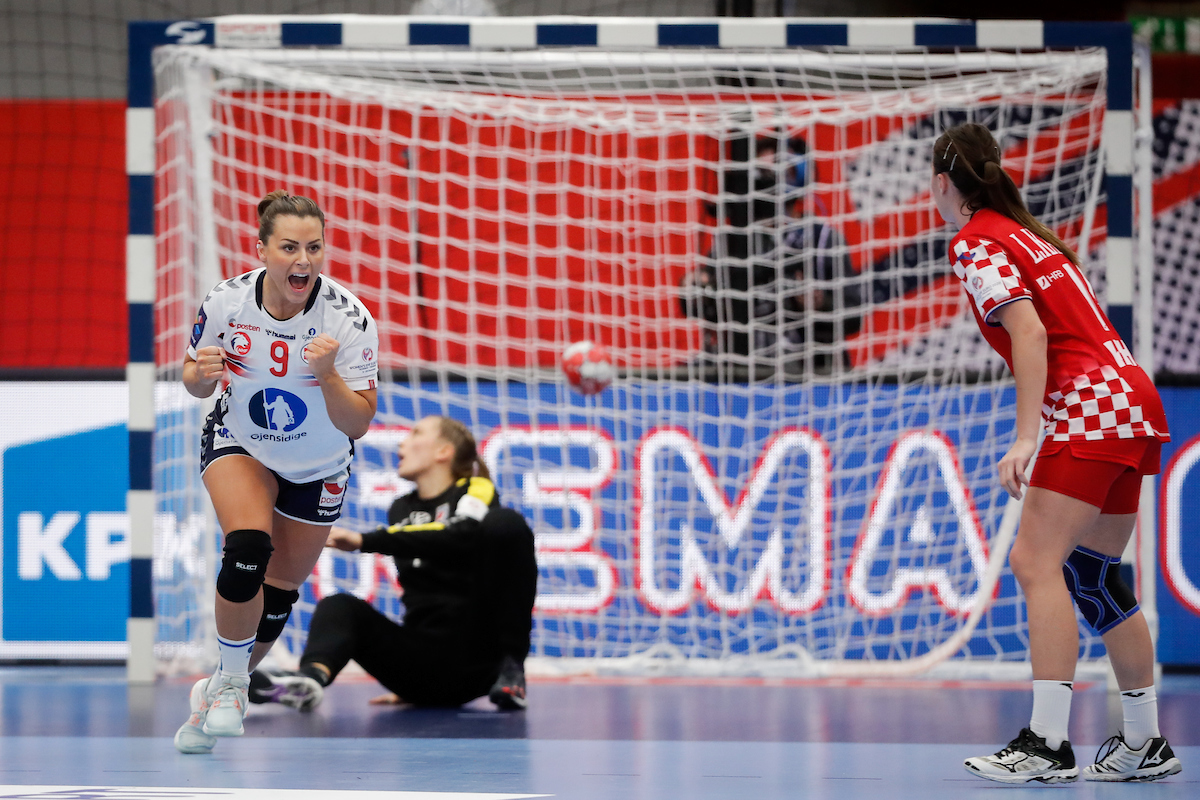 фото https://women2020.ehf-euro.com – играют Норвегия – Хорватия