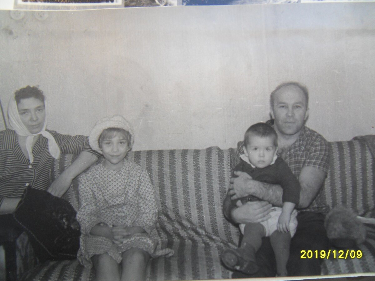 Это в Ангарске. Я - в трусах.