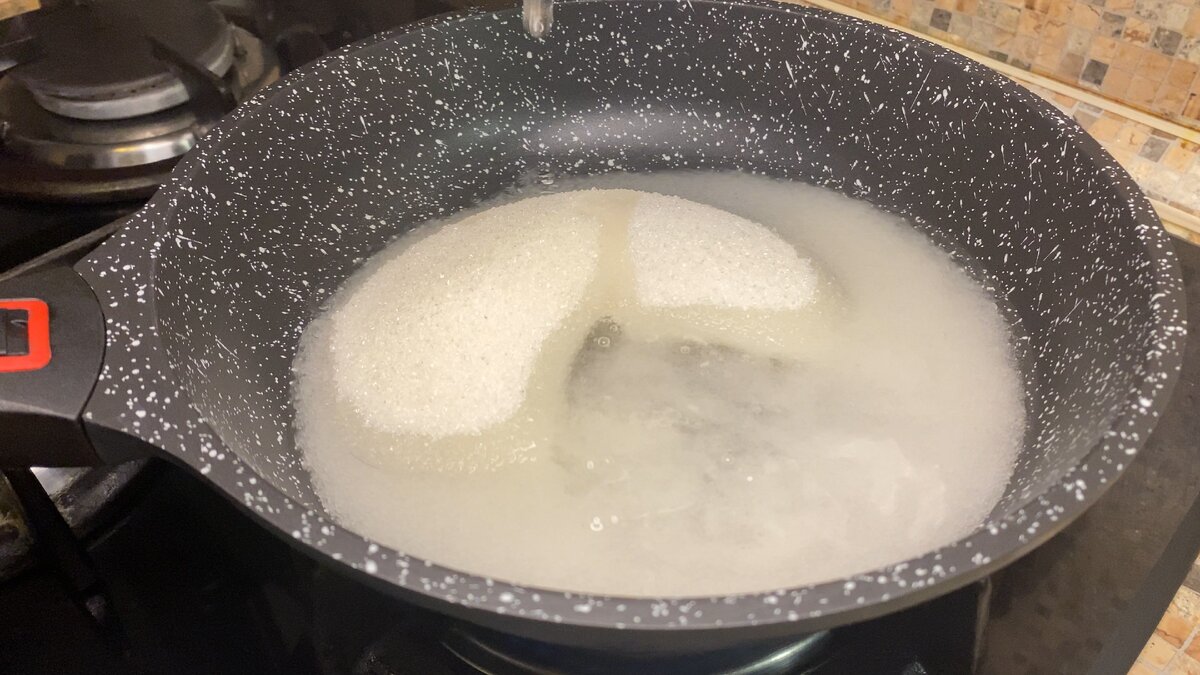 Стеклянные розы из клубники.