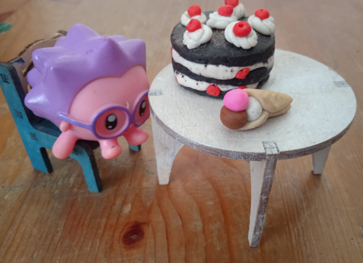 Игра в кафе: качаем навык обращения с деньгами, счет и сюжетно-ролевую игру