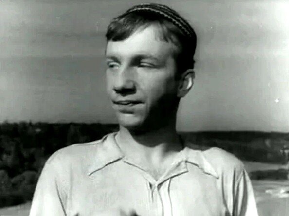 За что Советский актер кино Савелий Крамаров отбывал тюремное заключение?