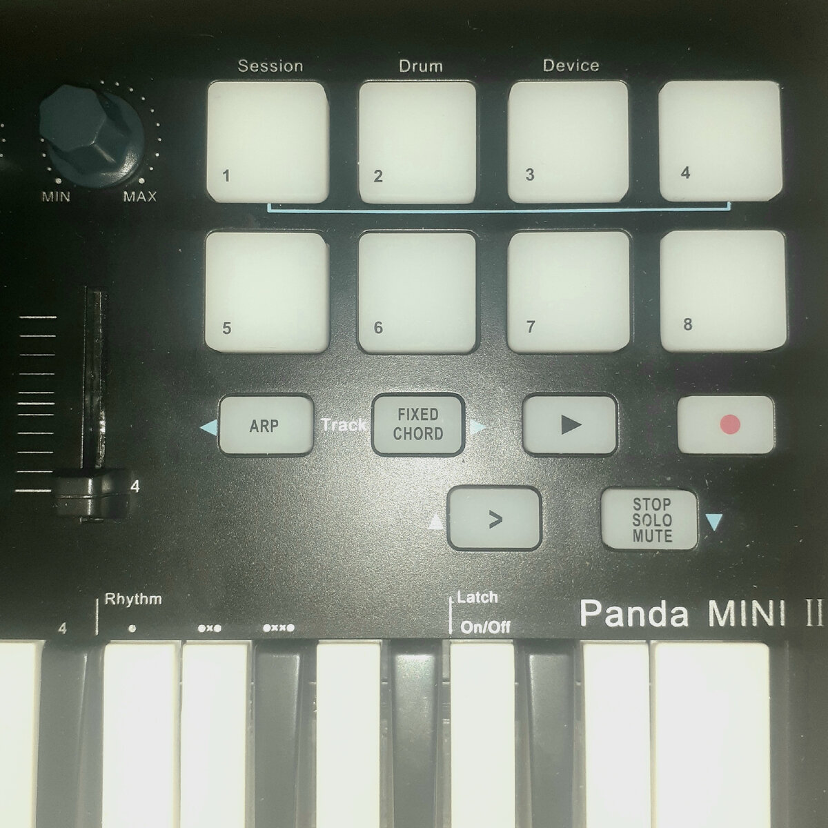 Пэды миди клавиатуры и кнопки управления