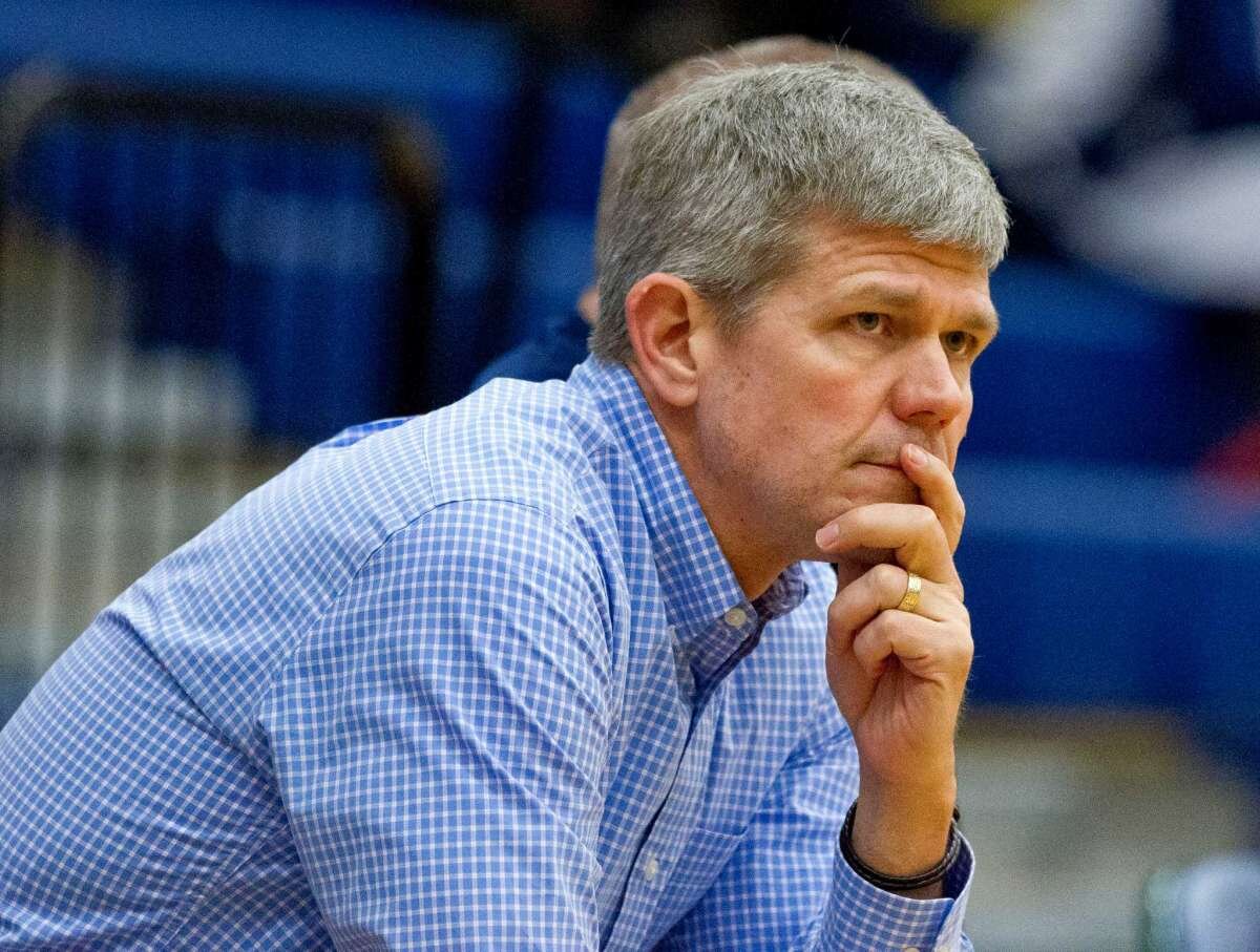 Макнили - тренер, взято с Гугл Картинки