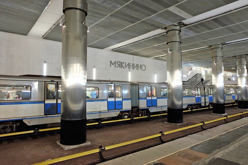 Лифт на станции мякинино. Метро мякинино закрыто. Станция мякинино московский метрополитен. Мякинино транспорт. Мякинино транспорт.