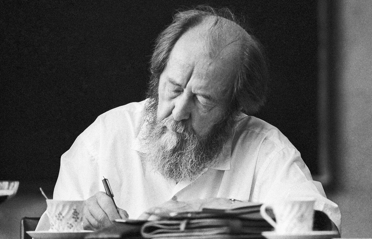 Александре солженицыне. Александр Исаевич Солженицын. Александр Исаевич Солженицын - писатель. Александр Солженицын 1970. Александр Исаевич Солженицын в молодости.