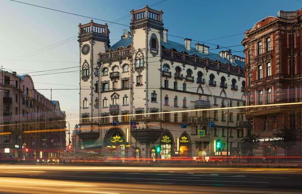 Театр им. Андрея Миронова - достопримечательность района. Источник: Satodom.com