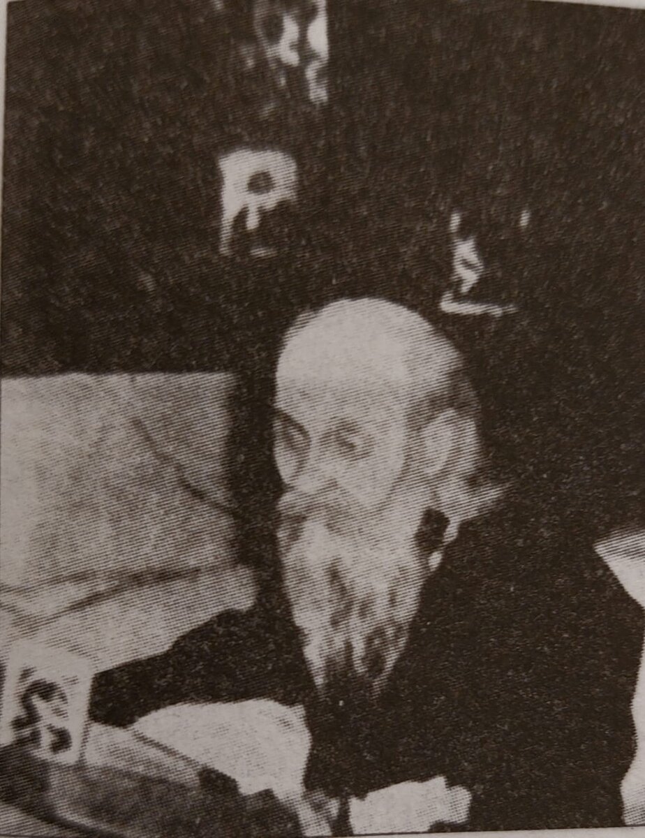 Иеромонах Никита (Сапожников) (иеросхимонах Никандр) 1891-1974. Родился в селе Контакузовка Вознесенского района Одесской области в семье сельского псаломщика. Факты из книги "Великие старцы XX века". фото мое