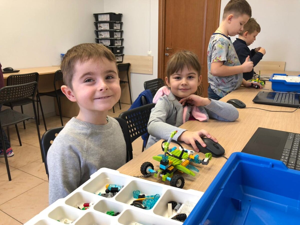 Фото с занятий по робототехники Lego WeDo