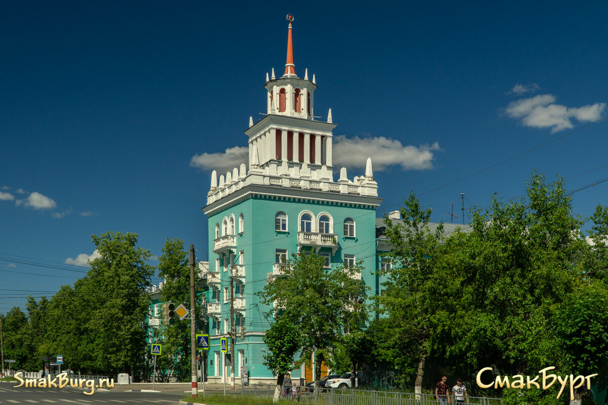 Здание со шпилем дзержинск. Дом со шпилем дзержинск. Дом со шпилем в дзержинске нижегородской области. Дом со шпилем дзержинск. Дом со шпилем дзержинск.