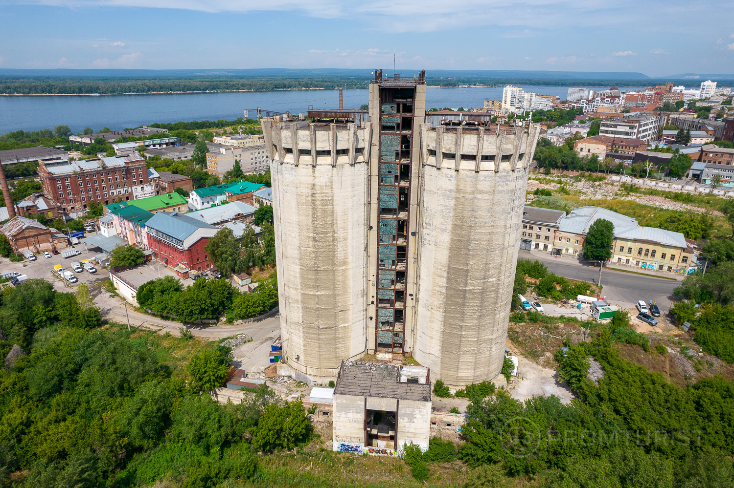 Устрашающие «Самарские истуканы» высотой 60 метров 🗿😱🗿10