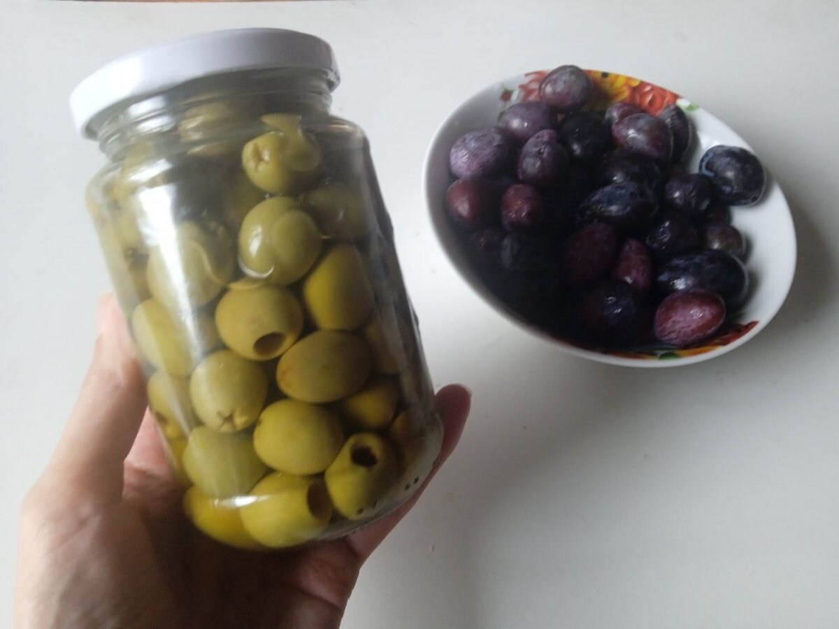 Зачем нам магазинные оливки, если мы поможем приготовить отличную закуску из слив? 